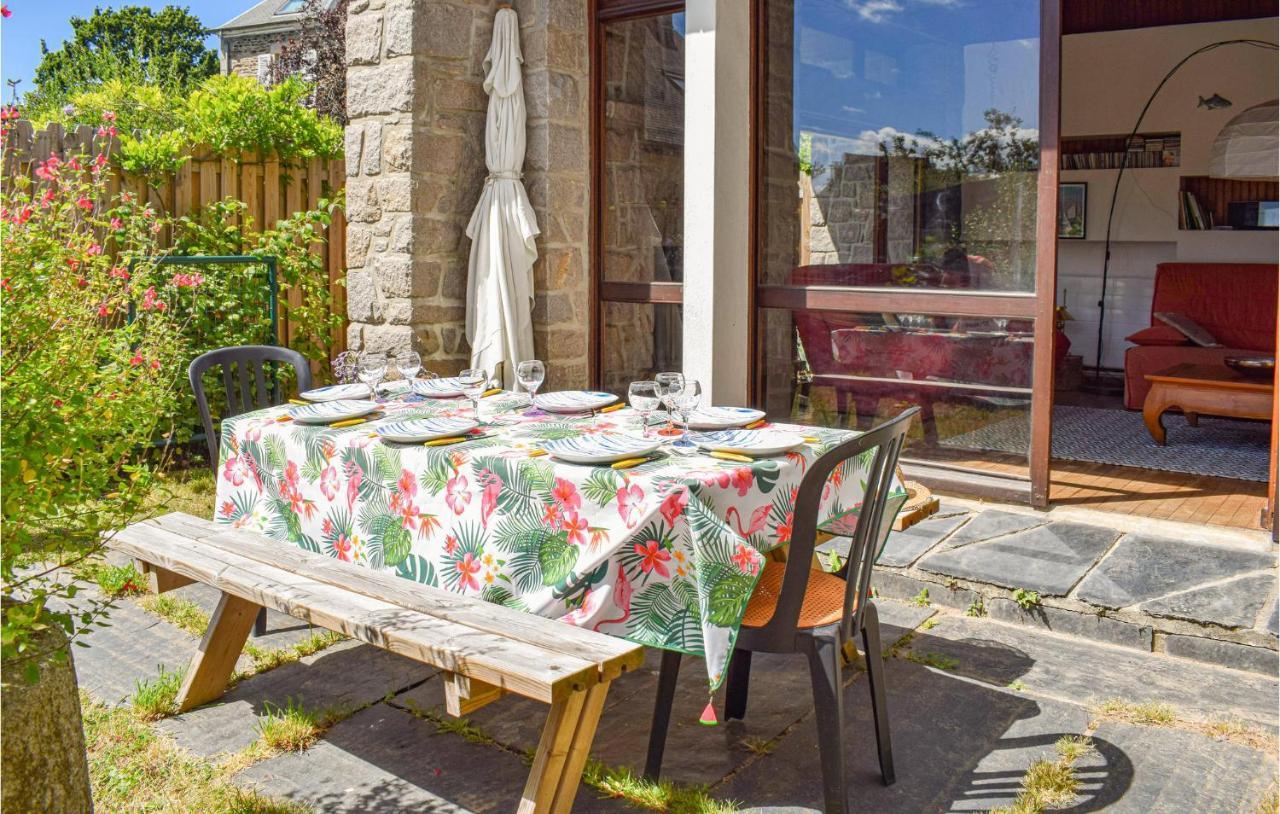 Amazing home in Lézardrieux with 5 Bedrooms Buitenkant foto