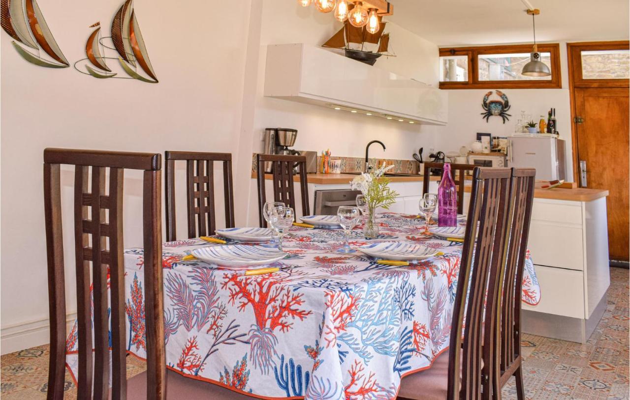 Amazing home in Lézardrieux with 5 Bedrooms Buitenkant foto