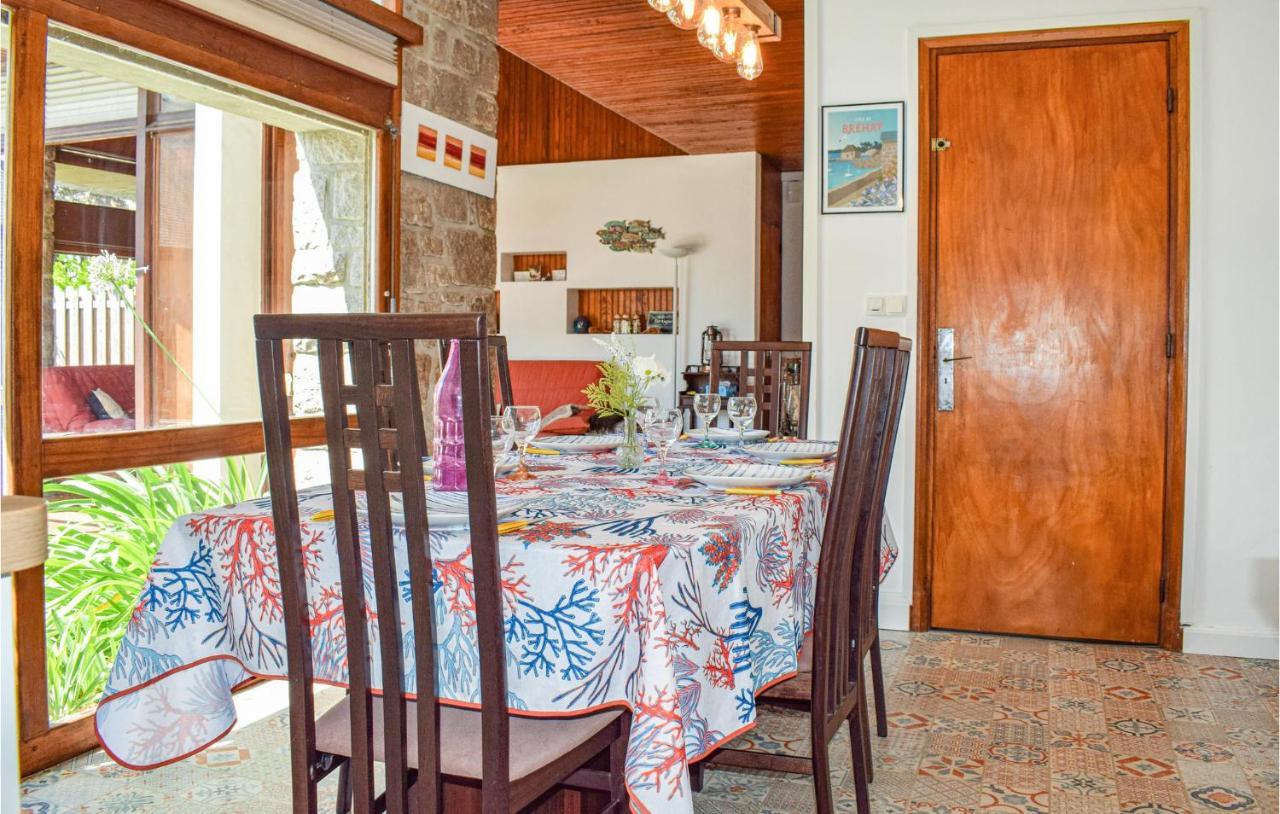 Amazing home in Lézardrieux with 5 Bedrooms Buitenkant foto
