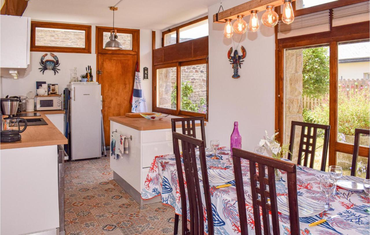 Amazing home in Lézardrieux with 5 Bedrooms Buitenkant foto